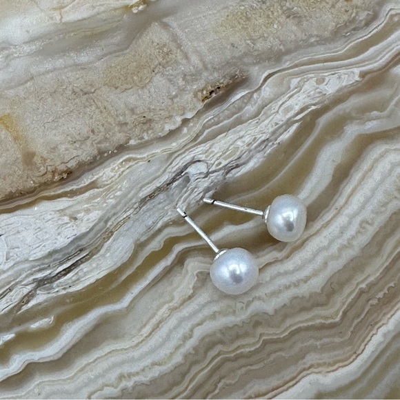 White stud earrings - Picture 12 of 16